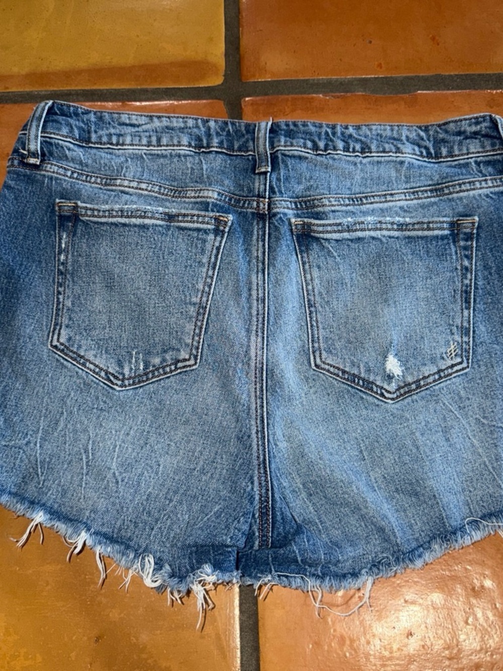 Silver Jeans Light Blue Distressed Cutoff Shorts - Picture 2 of 2